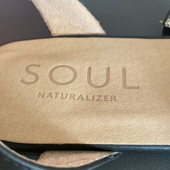 NWOT Naturalizer Studded Sandals - Picture 4 of 4